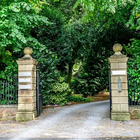 Middlethorpe Manor - No 5 Lazy Days And Explore